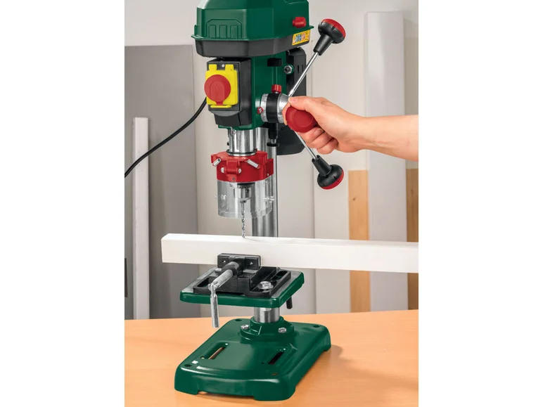 Trapano a colonna PARKSIDE PTBM400 in uso